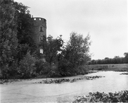 128067 Gezicht op de toren van het kasteel Schonauwen te Houten.